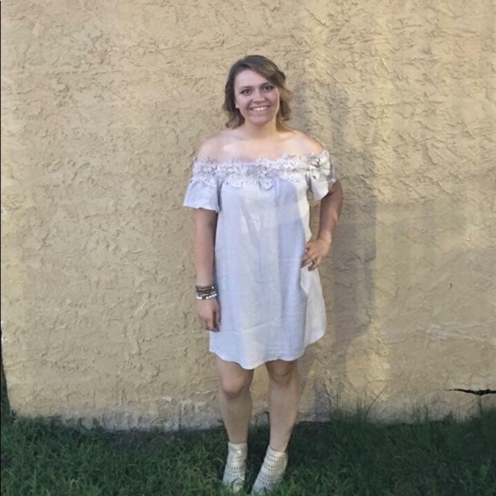 Lace off the should dress